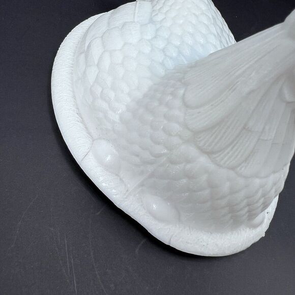 Antique White Milk Glass Large Nesting Chicken Hen Covered Dish - Picture 16 of 16